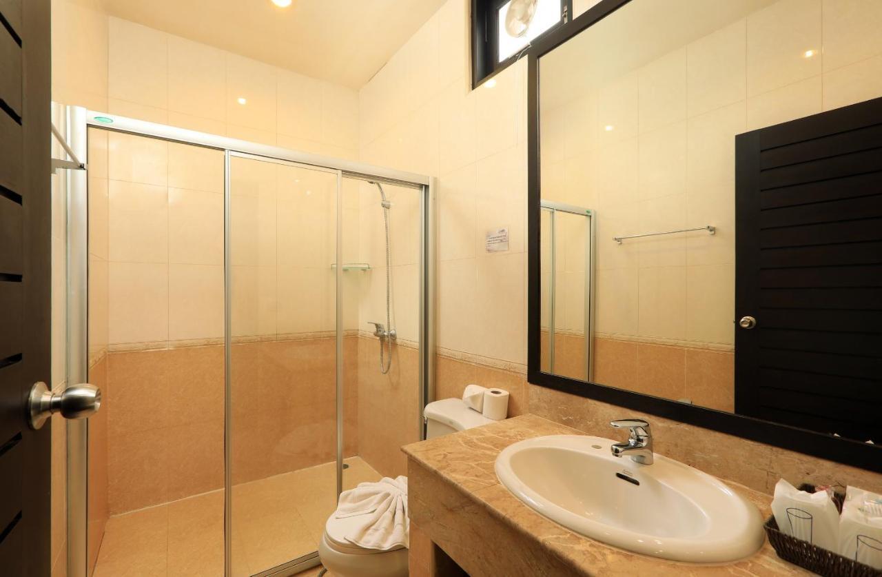 Rawai Grand House Hotel Bagian luar foto
