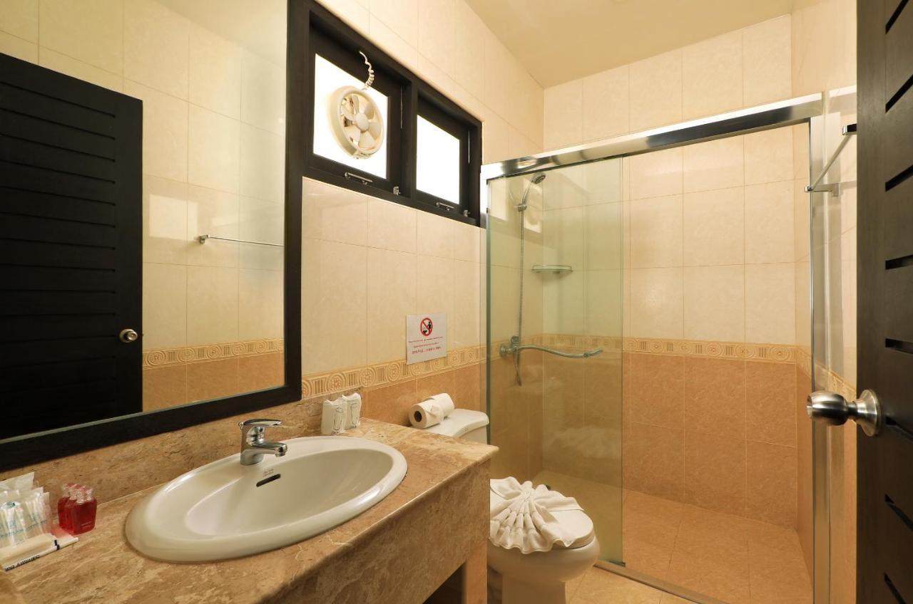 Rawai Grand House Hotel Bagian luar foto