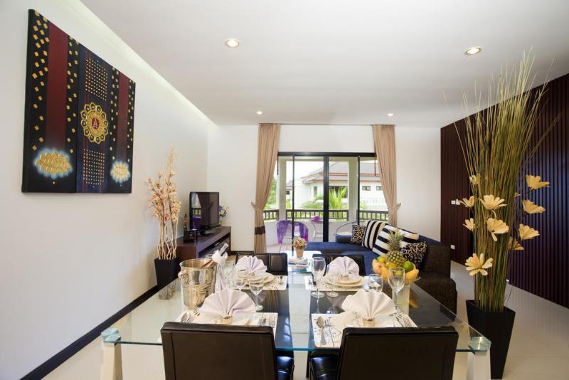 Rawai Grand House Hotel Bagian luar foto