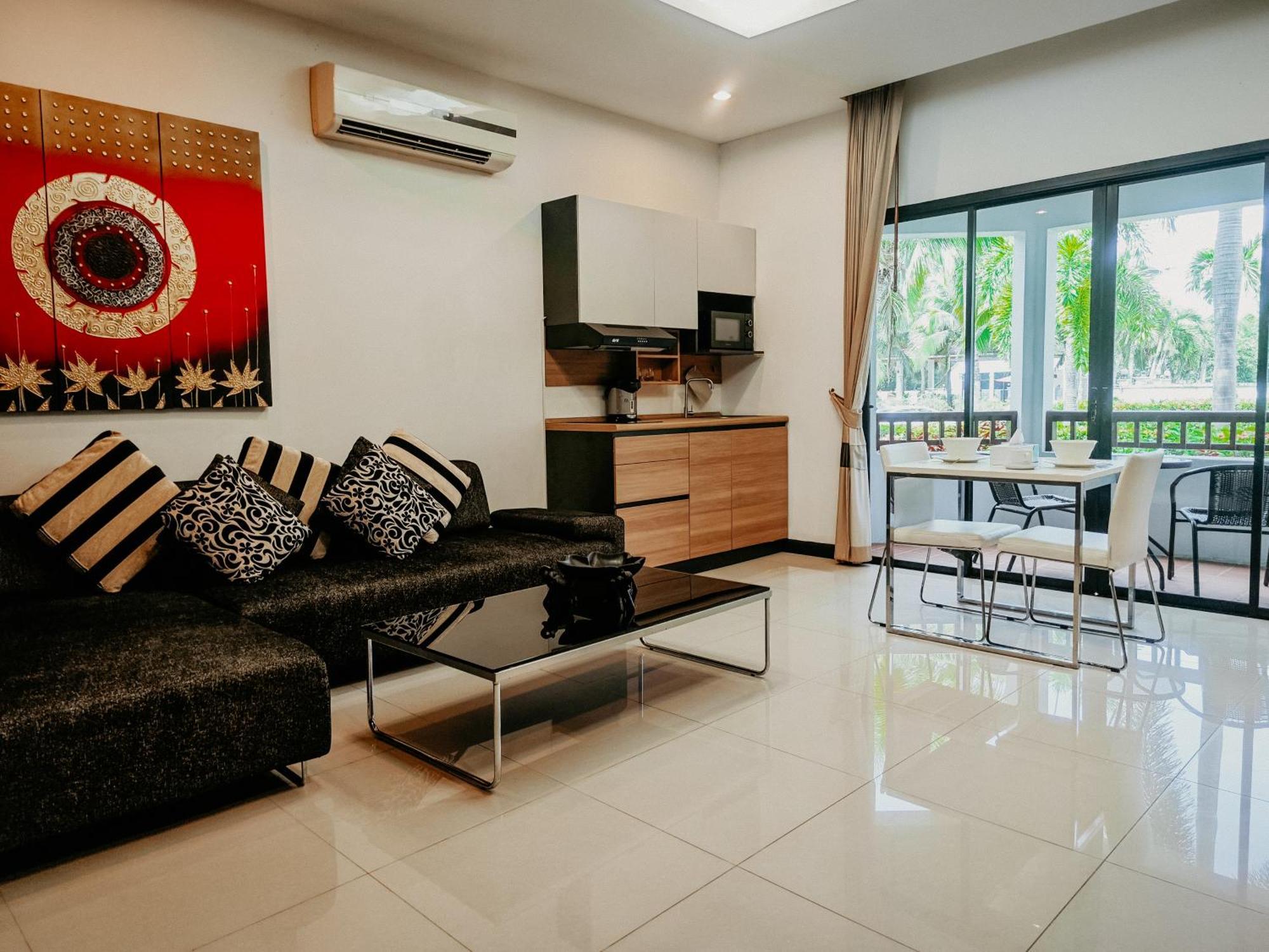 Rawai Grand House Hotel Bagian luar foto