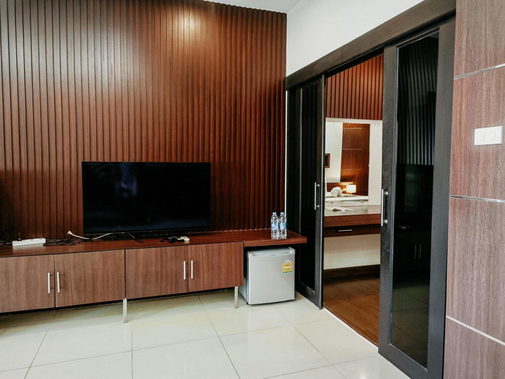 Rawai Grand House Hotel Bagian luar foto