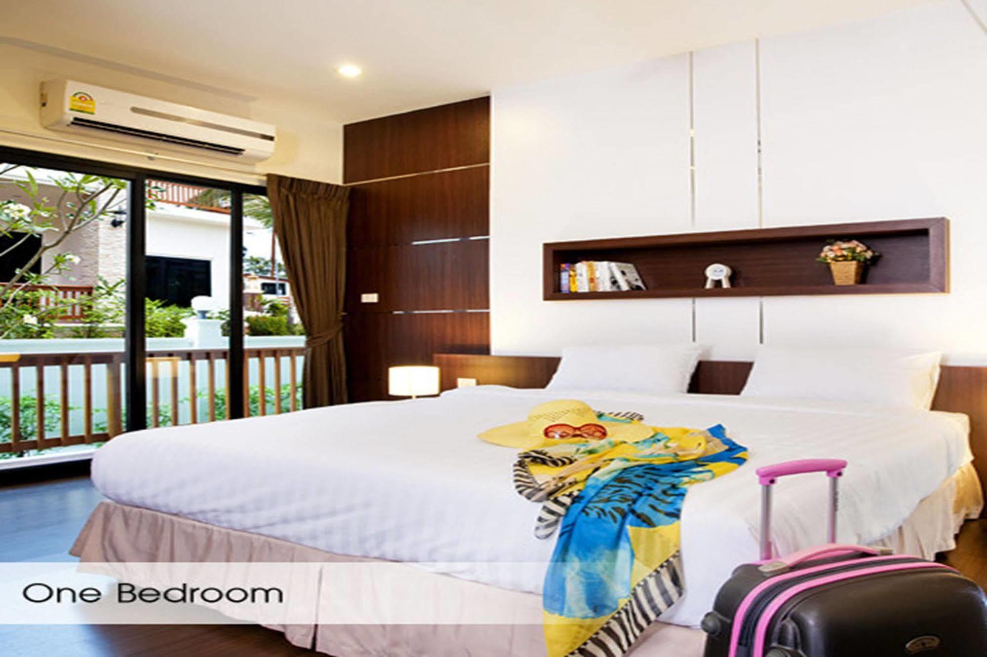 Rawai Grand House Hotel Bagian luar foto